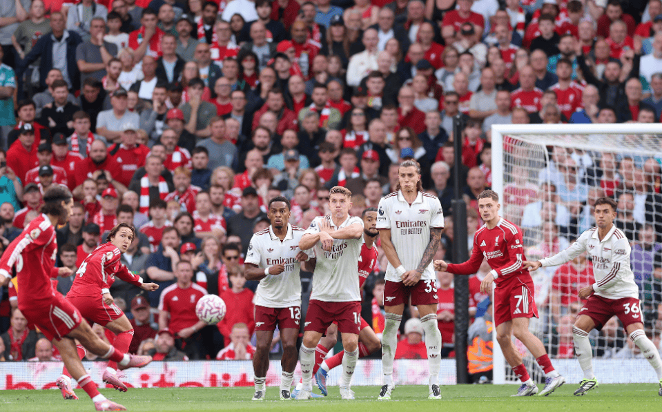 皇马本泽马关键时刻进球锁定胜利