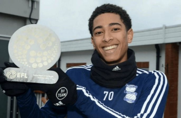 足球中超新外援亮相，身体对抗惊人