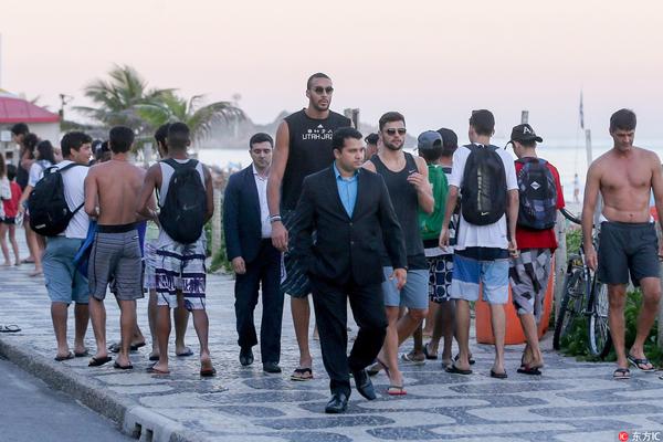 中超官方发2025赛季前四排名走势图：榜首共12次易主