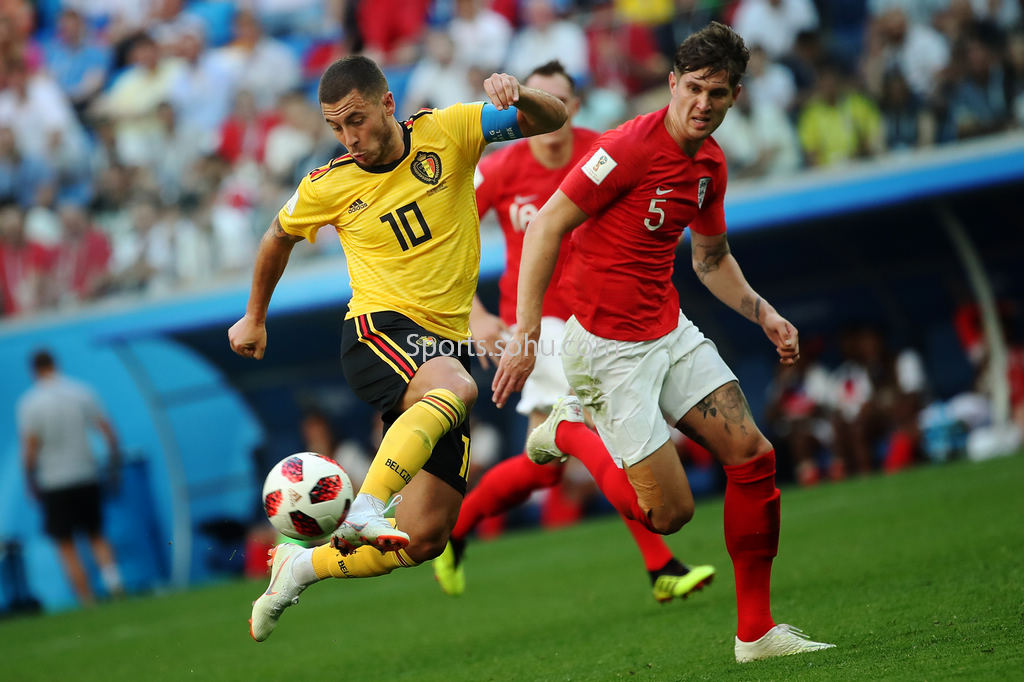 TA：球员版长袖球衣全面回归，实现从性能到美学的个性表达