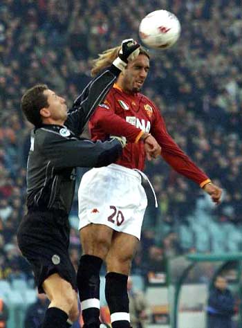 世体：巴萨否认了有意引进凯恩的报道，目前没和任何球员接触