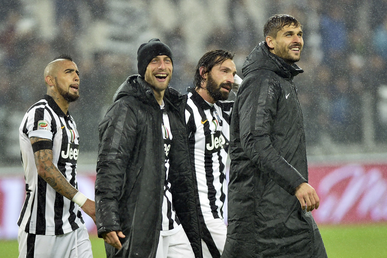 足球国足队内对抗赛出现精彩世界波