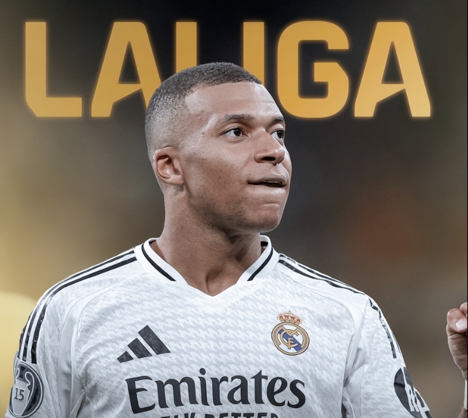 麦克阿瑟FCvs大埔亚冠赛前为香港大埔火灾遇难者...