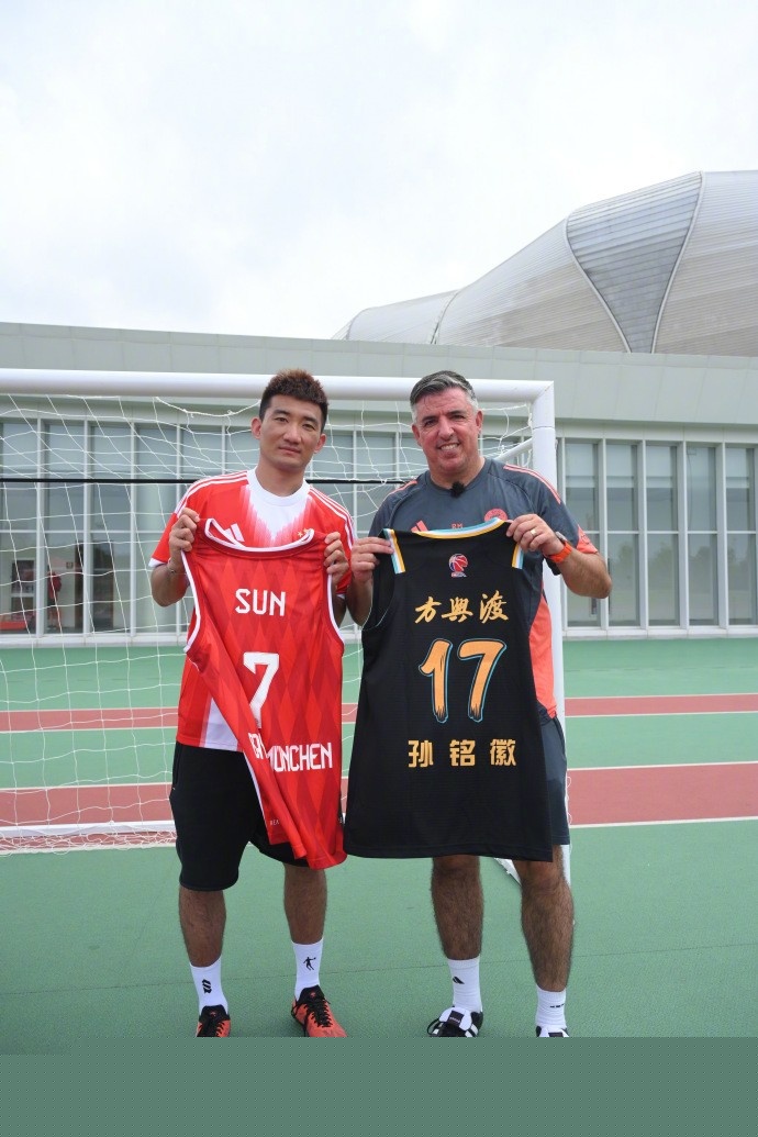 字母哥缺阵进攻受阻！波蒂斯扛起进攻大旗，雄鹿仅得101分