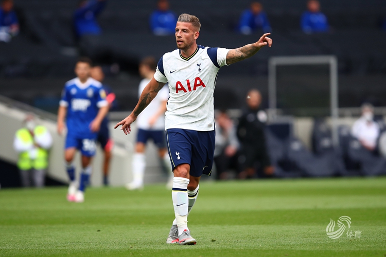 足球欧冠淘汰赛再次出现争议红牌